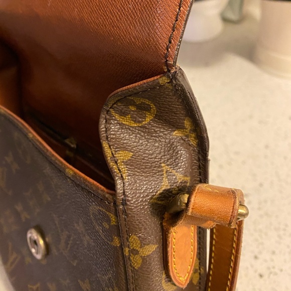 Louis Vuitton Purse - Picture 5 of 9